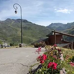 De L'adonis Les Bruyères