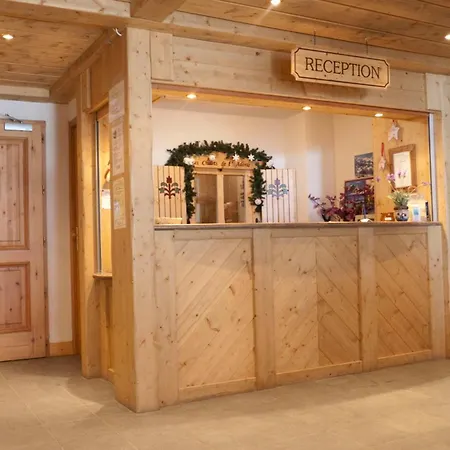 De L'adonis Appart hôtel 4*